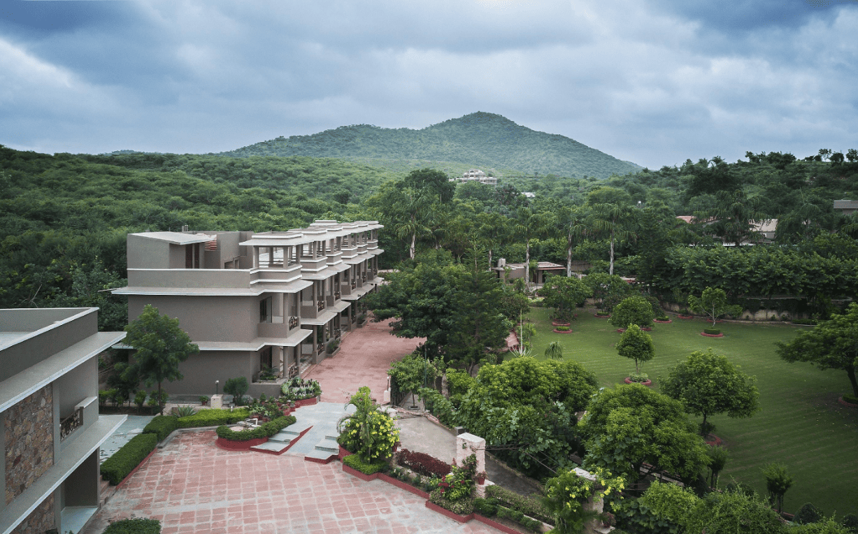 Mulberry Araliayas Resort & Spa